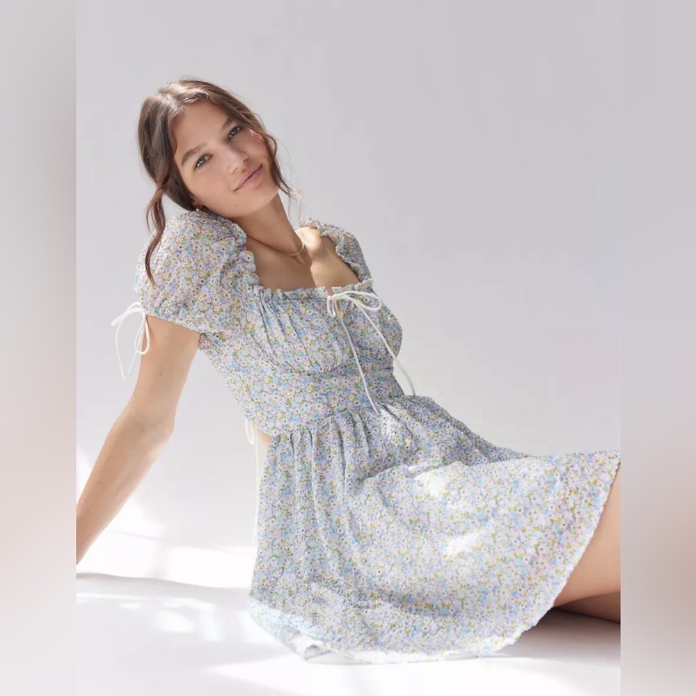 NWT Kiss The Sky Dreamy Days Floral Mini‎ Dress, Size M